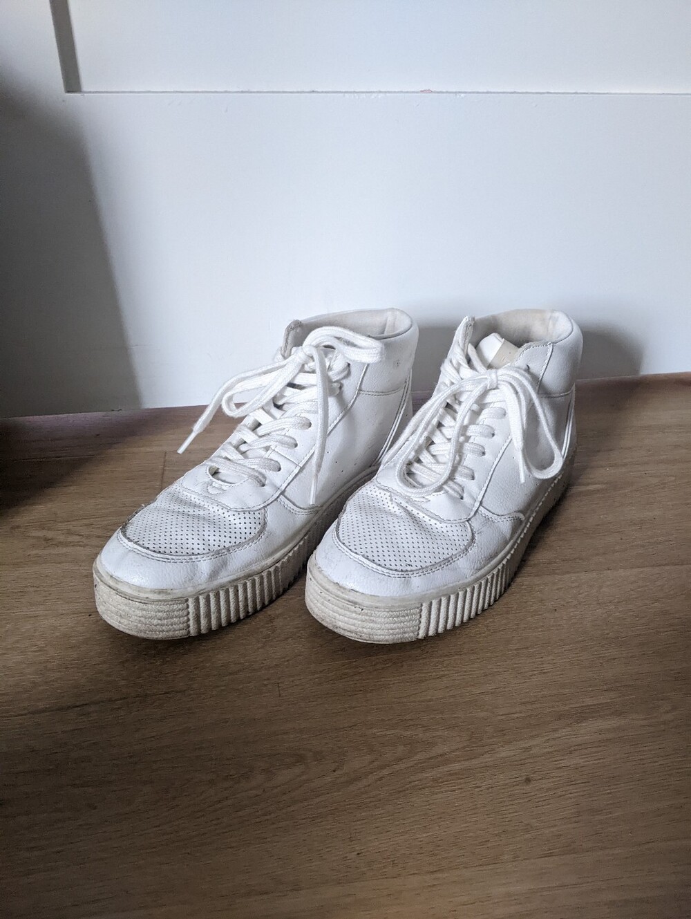 American Eagle white platform sneakers